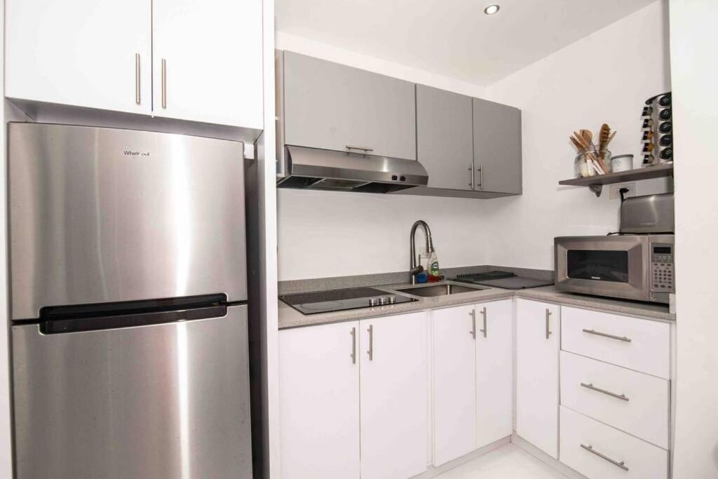 דירות סן חואן Modern 2Br With Kingbed In The Heart Of Isla Verde Strip מראה חיצוני תמונה